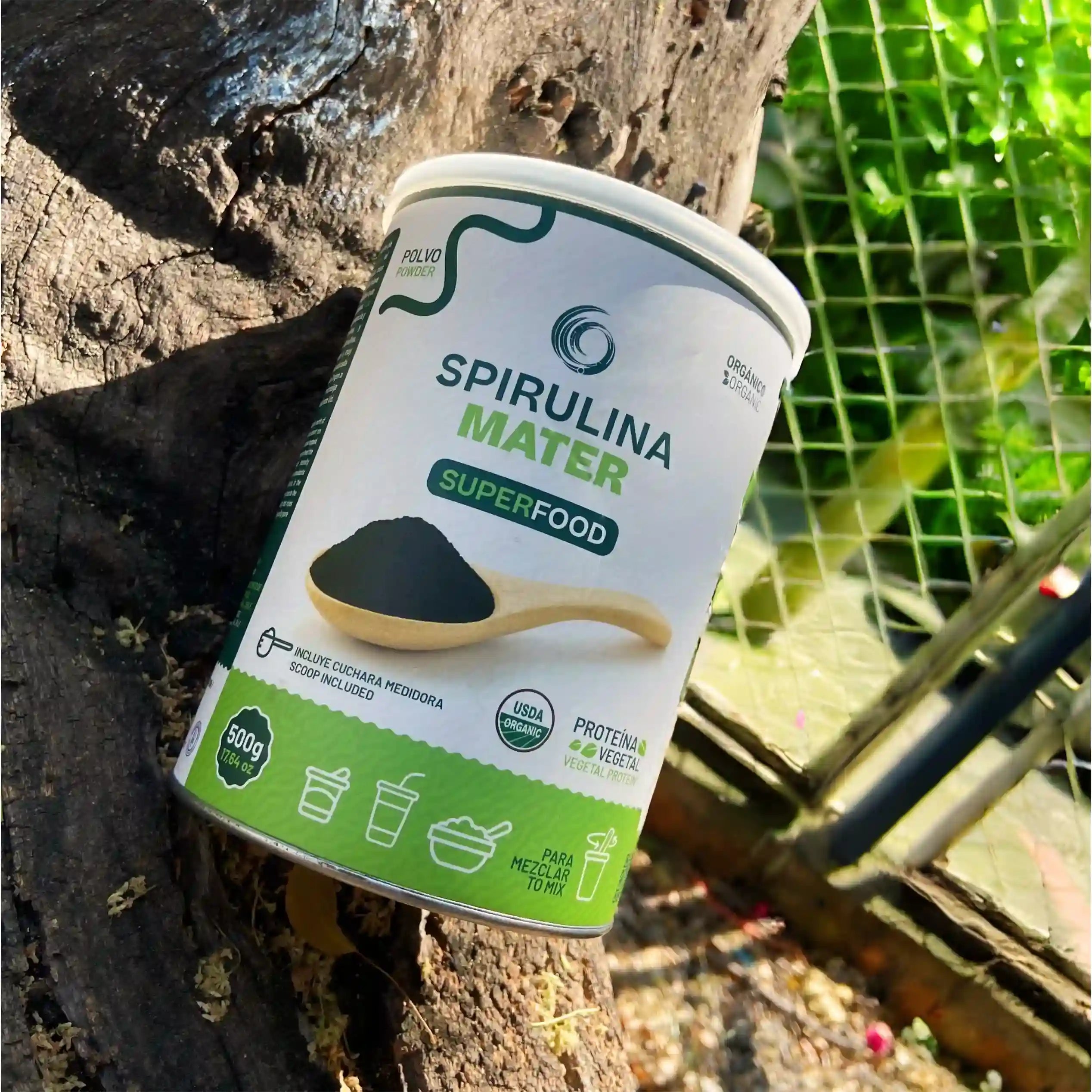 tarro spirulian sobre un arbol